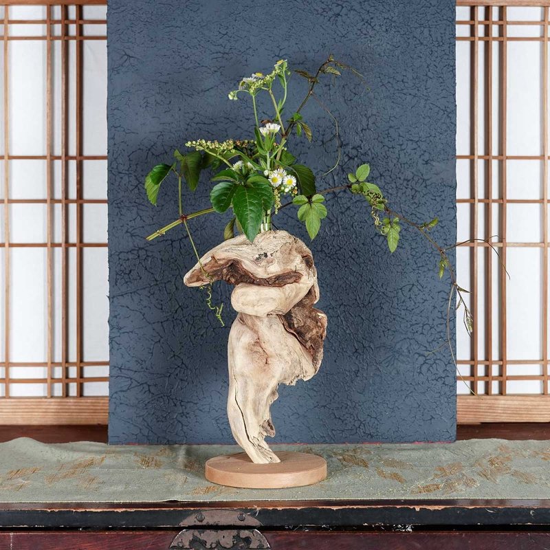 お気に入りの季節の花を飾って気持ちの良い空間を作ってみませんか　流木の花器、木の花瓶、花器、小さな花瓶、１０６ - 花瓶/花器 - 木頭 咖啡色