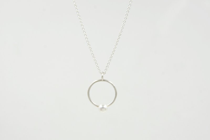 Circle pearl necklace - สร้อยคอ - โลหะ 