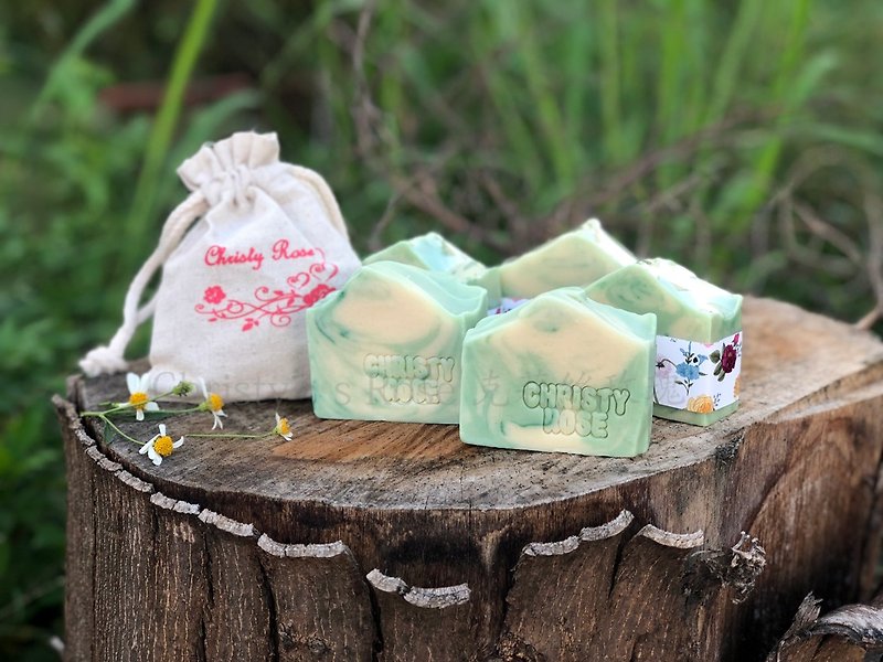 Walking in the forest cold handmade soap suitable for dry/normal skin - Body Wash - Other Materials Green