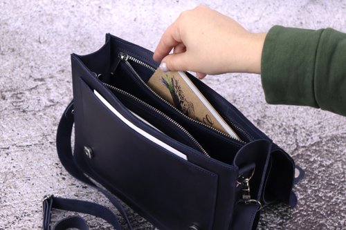 I MEDICI  本革　メッセンジャーバック　ショルダーバッグ　ビジネスバック 本革 メッセンジャーバッグ ショルダーバッグメンズ 斜めがけ