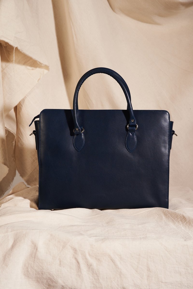 Promising Young Man Briefcase Prussian Blue - กระเป๋าเอกสาร - หนังแท้ สีน้ำเงิน