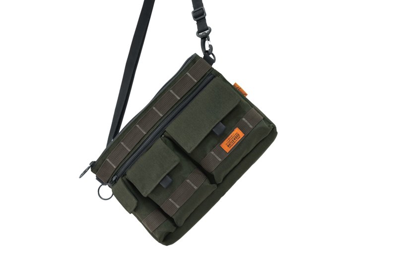 Tooling multi-pocket bag Matchwood x Culture joint three-pocket functional small bag army black/army - กระเป๋าแมสเซนเจอร์ - วัสดุกันนำ้ สีเขียว