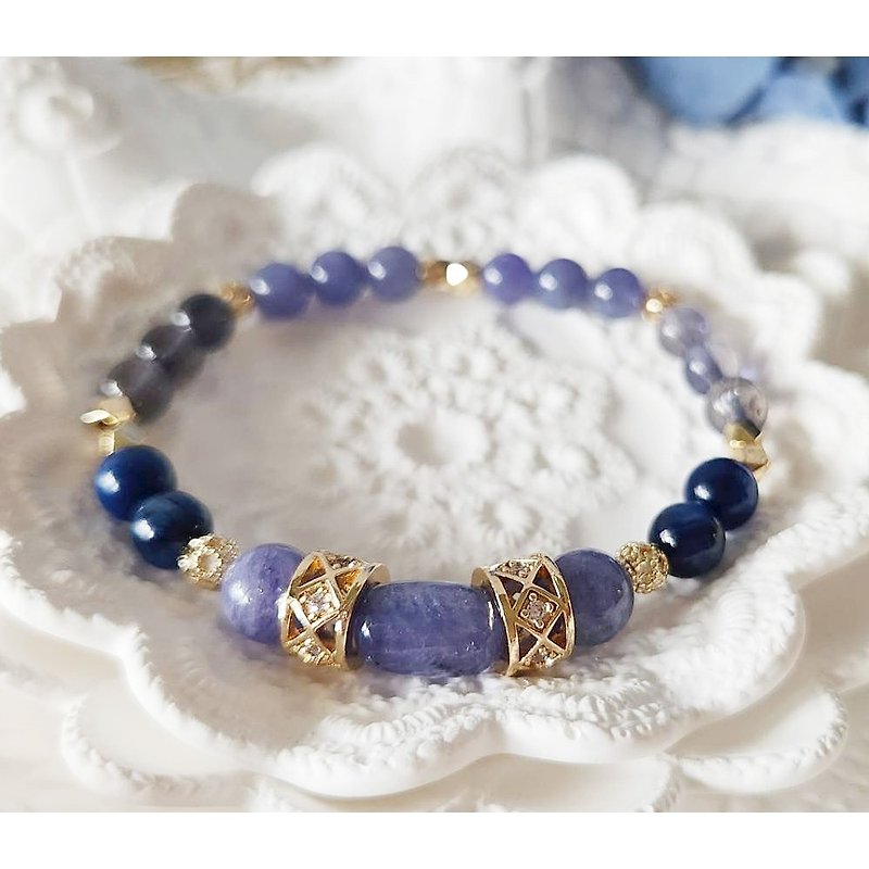 Waltz in A flat major | Stone| Stone| Cordierite | Bracelet beads - Bracelets - Crystal Blue
