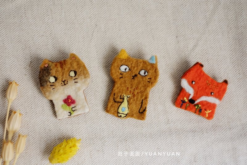[Spot] Thin biscuit cat pin/brooch - Badges & Pins - Wool Orange