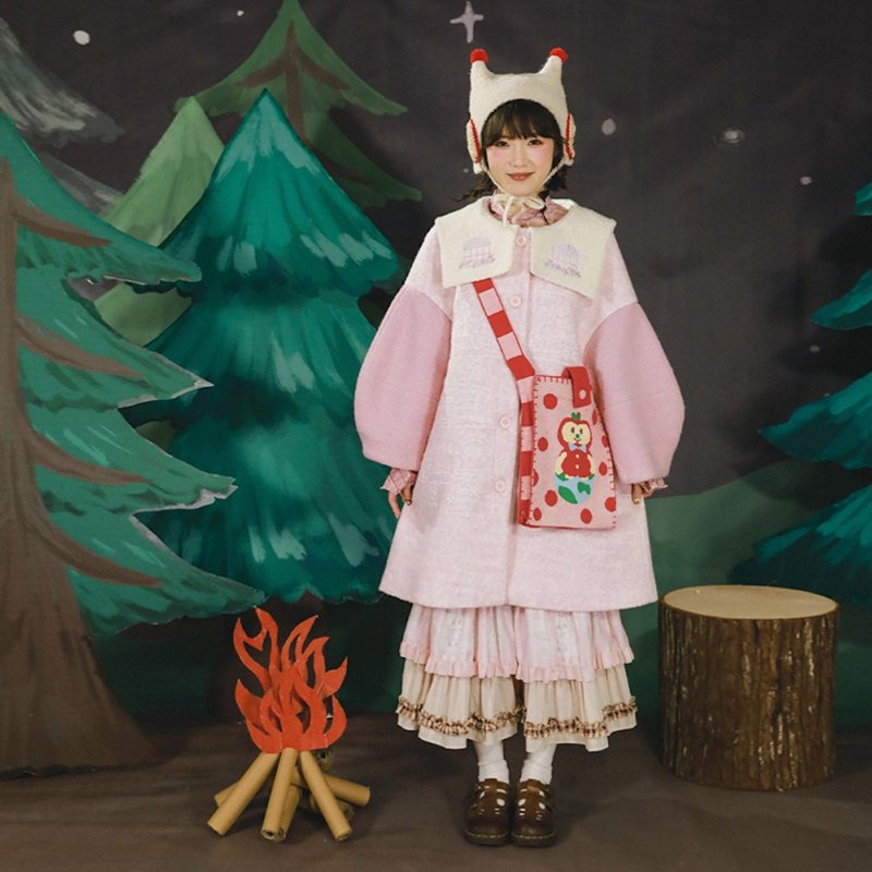 The Secret of Uuchou Island Forest Mr. Newton's House Doll's House Embroidered Color Block Fur Coat Warm Jacket - เสื้อสูท/เสื้อคลุมยาว - วัสดุอื่นๆ สึชมพู