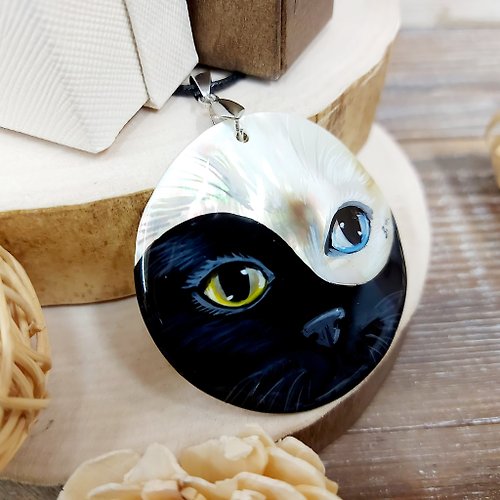 Charm.arts Yin-Yang Black and White Cat on Handmade Pearl pendant jewelry for modern girl