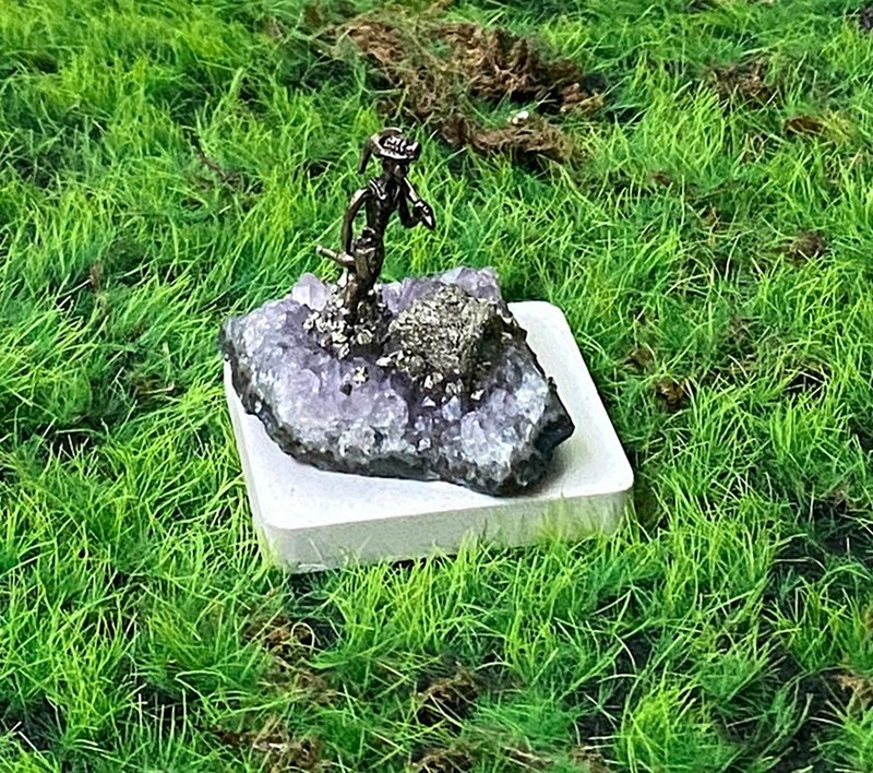 天然紫水晶簇 黃鐵礦小礦工 能量  財運 療癒 擺件 - 擺飾/家飾品 - 水晶 多色