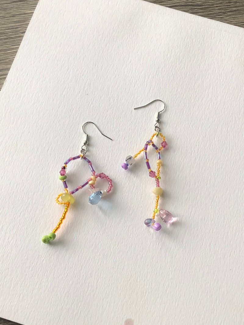 Earring Handmade Bead - 耳環/耳夾/耳骨夾 - 其他材質 
