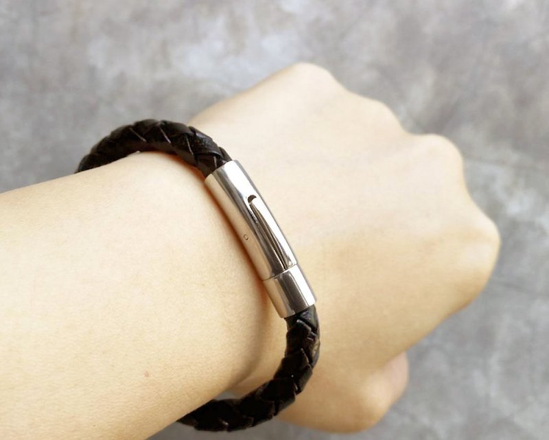 Bracelet - Simple Braided Bracelet (6 mm.) - หนังแท้ สีดำ / Leather Bracelet - สร้อยข้อมือ - หนังแท้ 