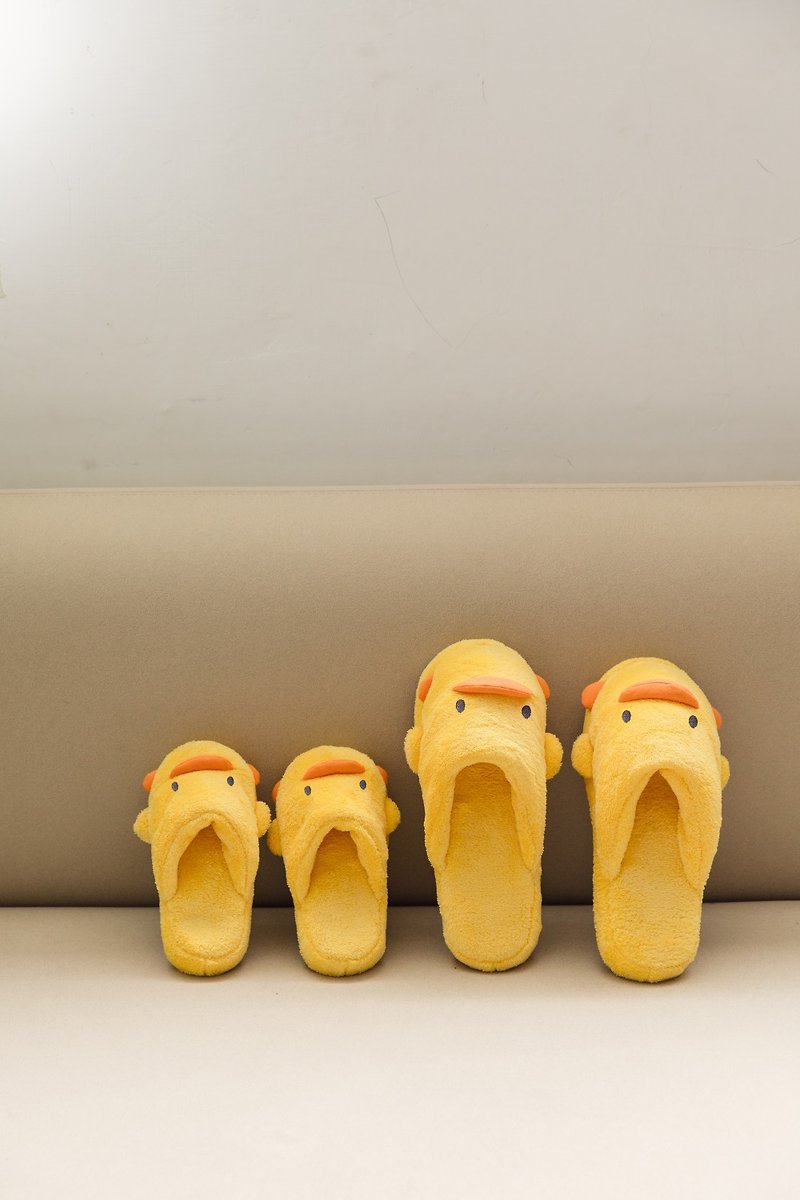 Piyo Piyo yellow duck cute plush handmade slippers - รองเท้าเด็ก - วัสดุอื่นๆ สีเหลือง