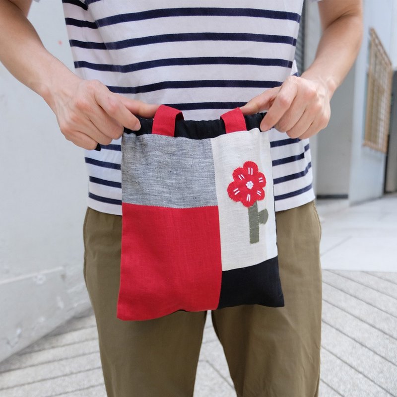 Blooming sunday drawstring pocket / Red Chaba - 索繩袋/束口袋 - 棉．麻 黑色