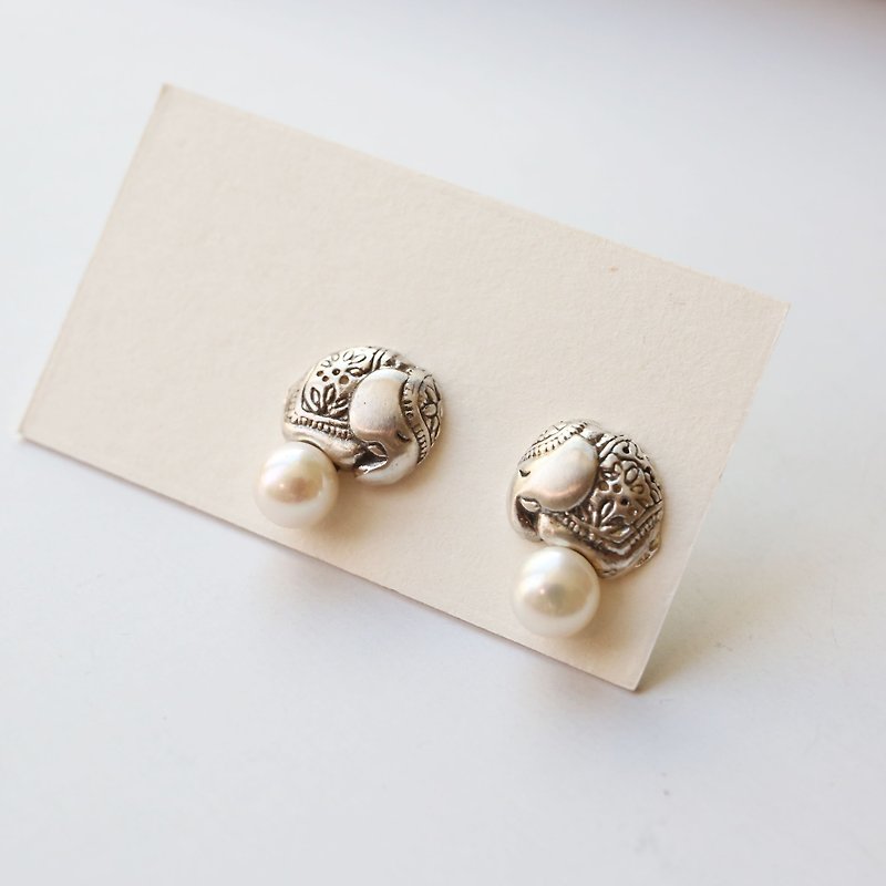 Handmade Sterling Silver Pearl Indian Totem Object Earrings Changeable Clip - ต่างหู - เงินแท้ สีเงิน