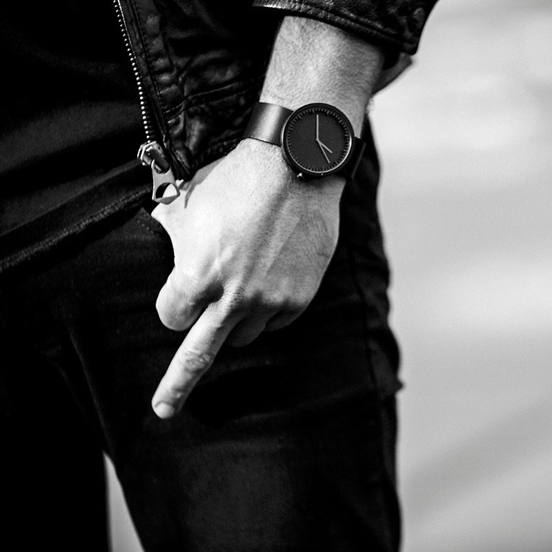 LEFF amsterdam❤tube北欧インダストリアルギアデザインレザーウォッチ（42mm、マットブラック、ブラックベルト） - 腕時計 - 革 