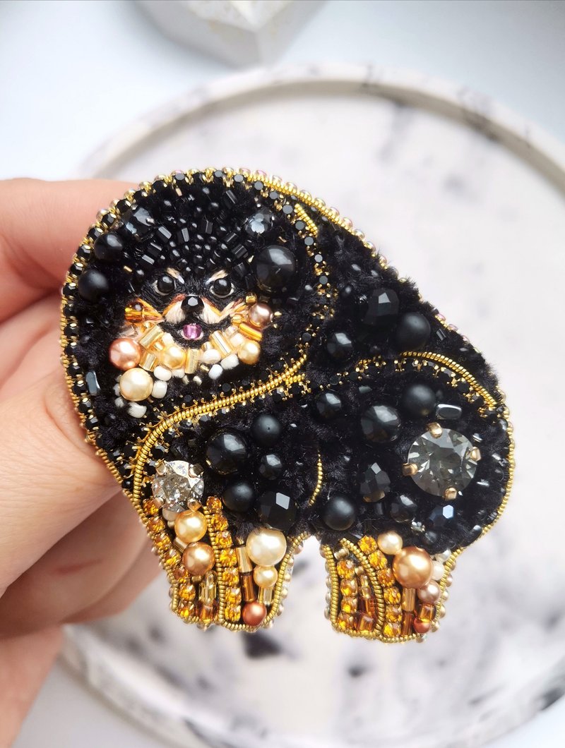 Pomeranian jewelry brooch beaded, pet portrait brooch - เข็มกลัด - แก้ว สีดำ