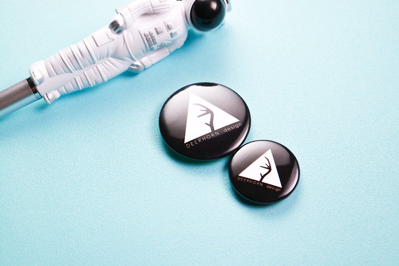 Deerhorn design / antler LOGO badge 3.2cm, 4.4cm badge pin - เข็มกลัด/พิน - พลาสติก สีดำ