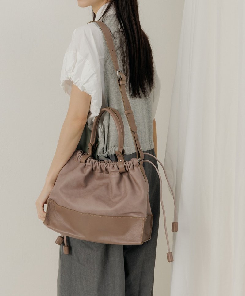 supportingrole genuine leather 3-use retro multi-function design shoulder shoulder backpack milk tea - กระเป๋าแมสเซนเจอร์ - หนังแท้ 