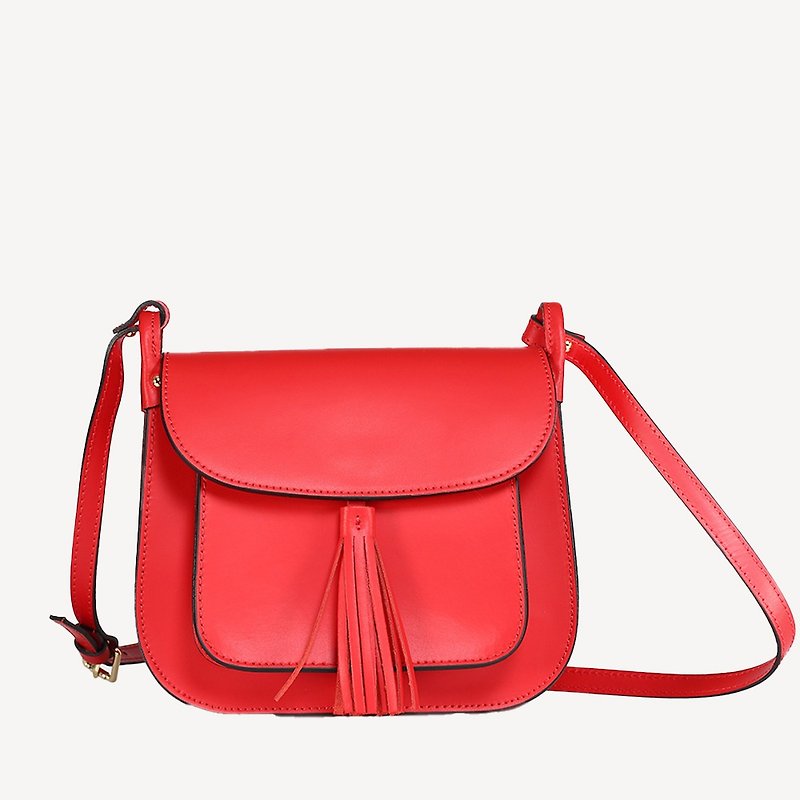 [Made in Italy] Flavia Classic Fringe Saddle Bag Classic Red - กระเป๋าแมสเซนเจอร์ - หนังแท้ สีแดง