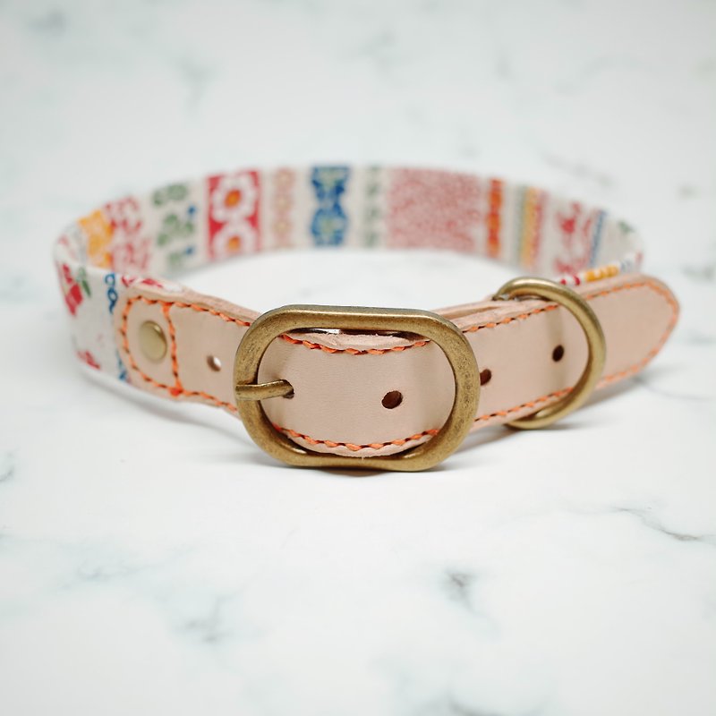 Dog collar size L 2.5 cm wide, retro country floral planting, kneading leather, Japanese cloth, can be attached to a leash, with a bell, can be purchased with a tag - Collars & Leashes - Genuine Leather 