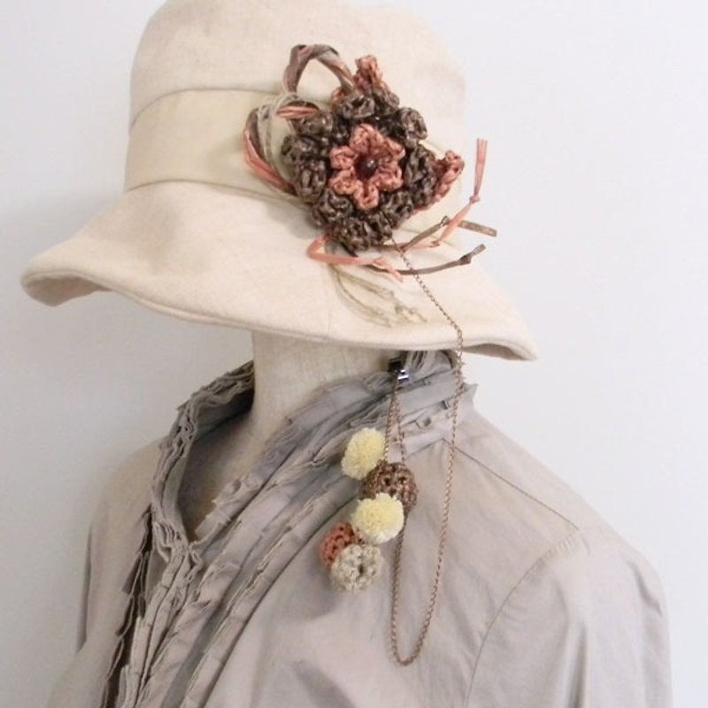 Hat on so that it is not blown away by the wind. Corsage and a hat clip, such as the hat of accessories is wonderful also in accordance with the natural feeling full. Straw hat in the corsage of Andaria of Peach Bloom original item "hat corsage hand-k - อื่นๆ - เส้นใยสังเคราะห์ สีส้ม