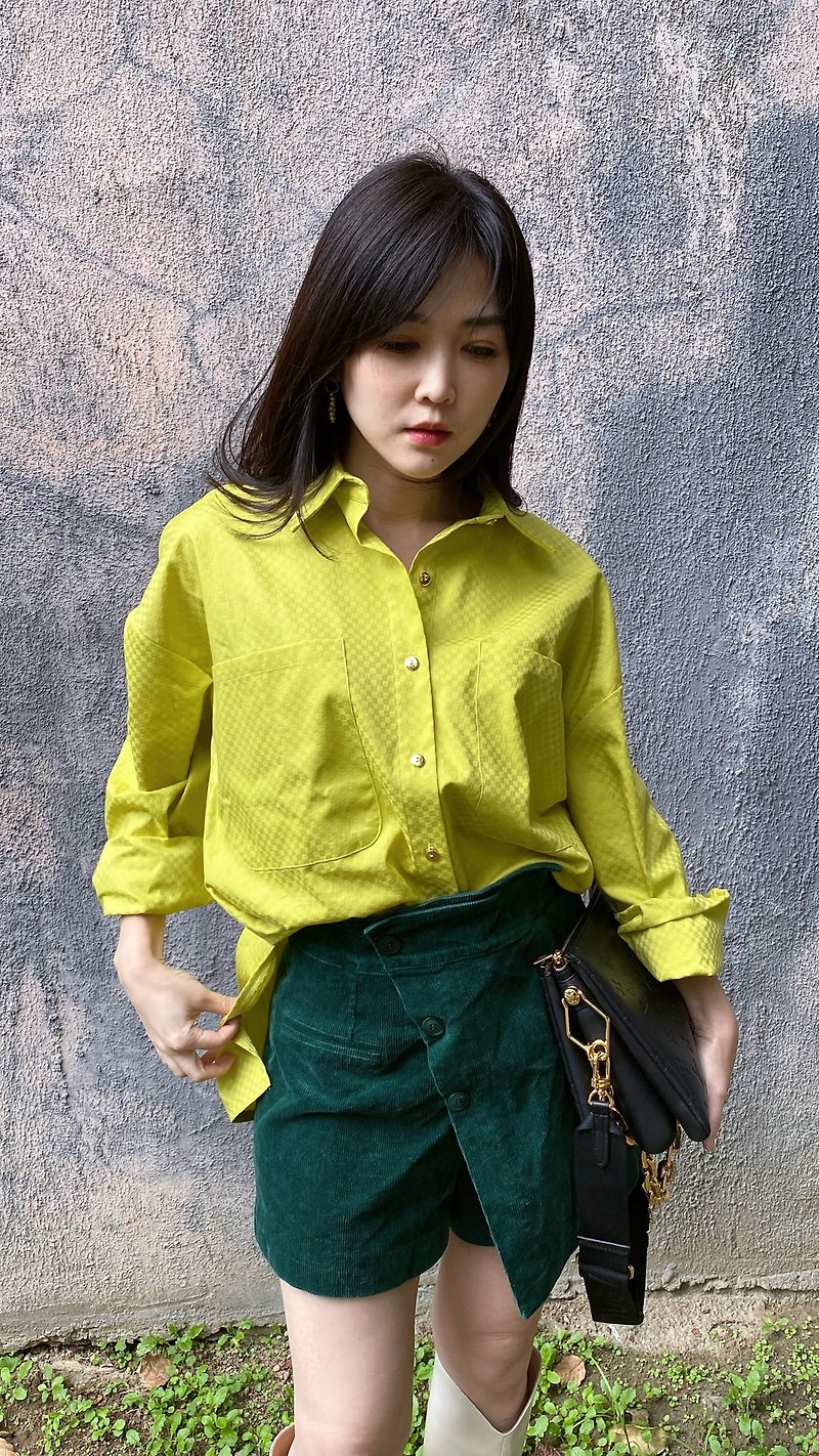 Check Embossed Vivid Yellow Shirt - เสื้อเชิ้ตผู้หญิง - ผ้าฝ้าย/ผ้าลินิน สีเหลือง