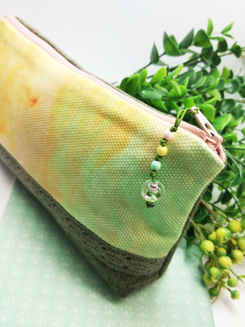 IdeasManiac_greenlace 。 your colors - cosmetic bag / zipper bad / pencil bag - กระเป๋าเครื่องสำอาง - ผ้าฝ้าย/ผ้าลินิน สีเขียว