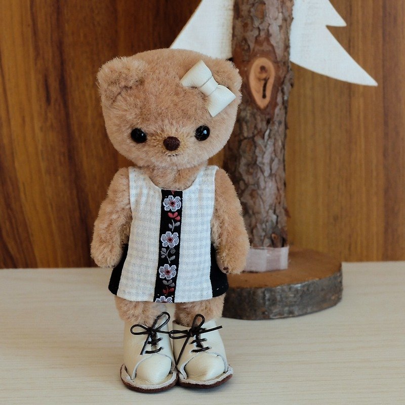 Teddy bear <Romina> - ตุ๊กตา - วัสดุอื่นๆ สีนำ้ตาล