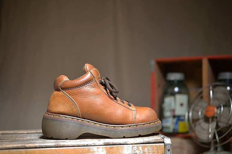 Vintage UK Dr. Martens work shoes thick crust Caramel - Mary Jane Shoes & Ballet Shoes - Genuine Leather Orange