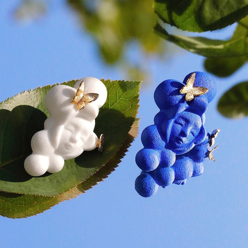 【云褓】治癒系雪山白克萊茵蘭蝴蝶情侶陶瓷胸針 - 胸針 - 瓷 多色