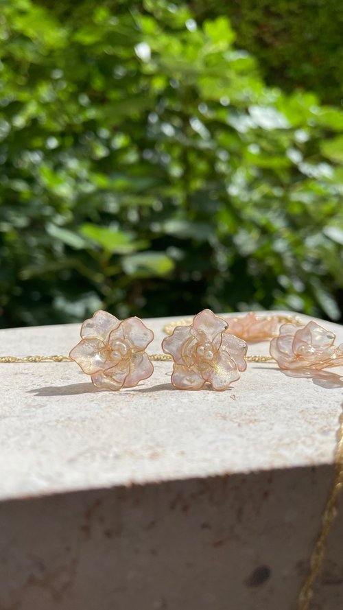 Swhisper Jewellery 耳語 天然珍珠玫瑰金小桃花耳環抗敏耳環
