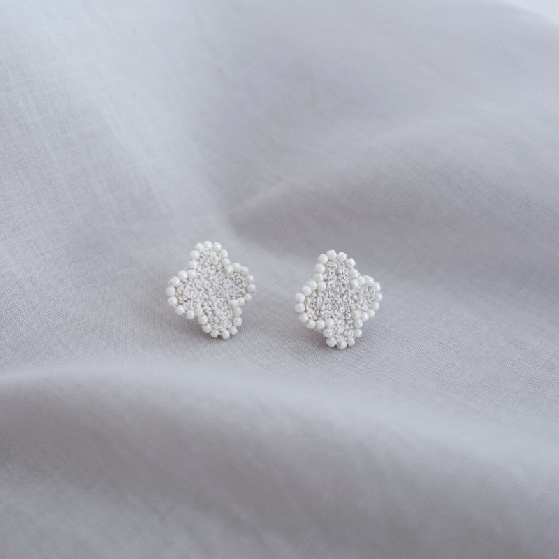 Glass Bead Trimmed Cross Flower・Hand Embroidered Earrings - Earrings & Clip-ons - Cotton & Hemp White