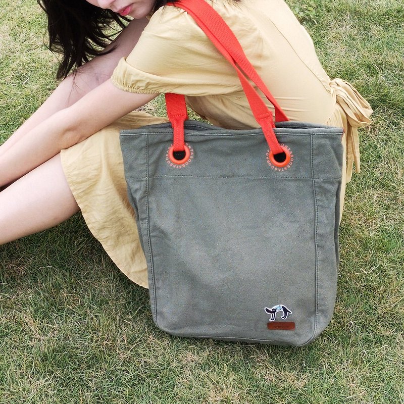 Stephy-Army Green Orange Contrasting Color Canvas Bag with Puppy Embroidery/ Fresh Large Capacity Canvas Bag - กระเป๋าถือ - ผ้าฝ้าย/ผ้าลินิน สีเขียว