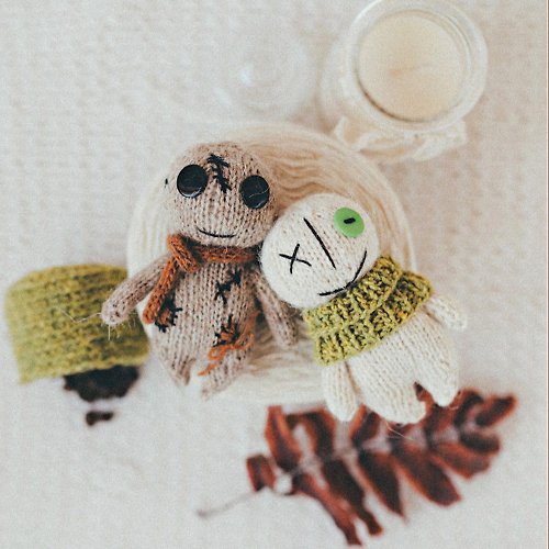 Cute Knit Toy Mini Voodoo Doll knitting pattern. Halloween gifts. DIY knitting tutorial.