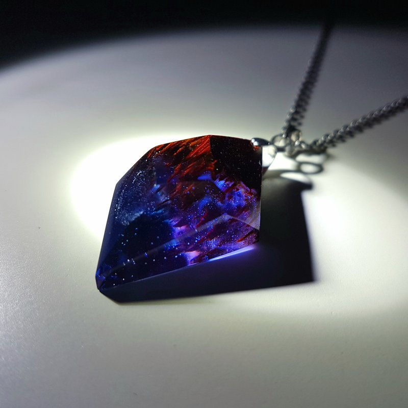 Red rosewood luminous psychedelic galaxy irregular faceted necklace - Necklaces - Resin Purple