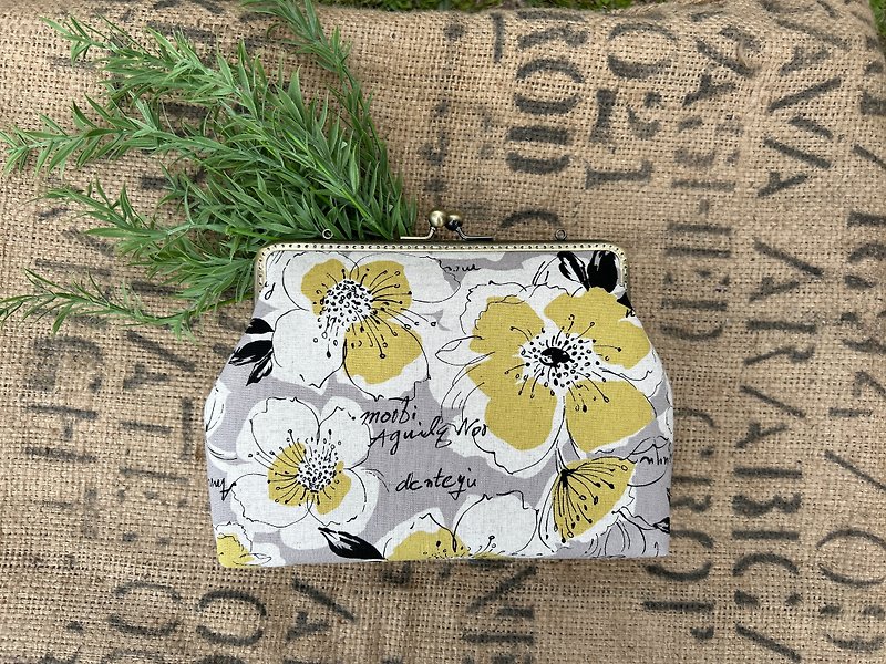 [Sketch large flower yellow] square metal kiss lock bag#Mother's Day #vintage #Japanese style #cute - Messenger Bags & Sling Bags - Cotton & Hemp Gray
