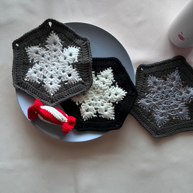 鉤織杯墊 編織杯墊 毛線杯墊 雪花杯墊 聖誕禮物套組 - 杯墊 - 羊毛 銀色