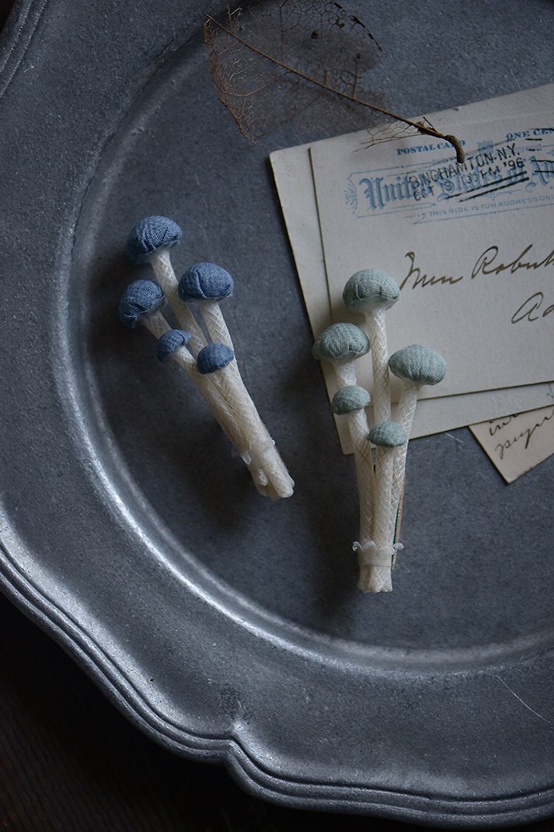 Brooch handmade cloth plants - Mushroom - light blue (silk) literary Sen female gift customized - เข็มกลัด - กระดาษ สีน้ำเงิน