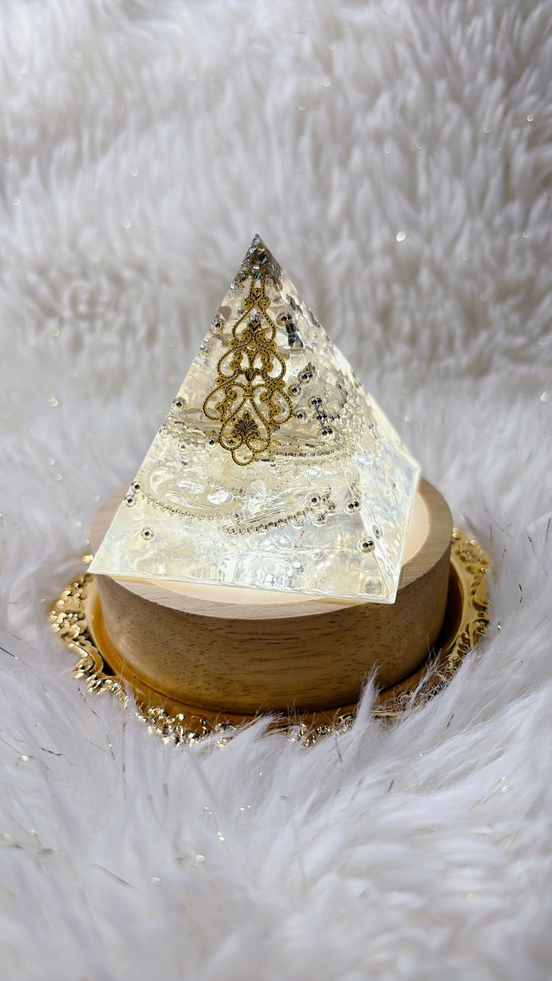 6x6x6.5cm(精巧款) 純淨之能-阿拉斯加白水晶奧剛能量金字塔 - 擺飾/家飾品 - 水晶 