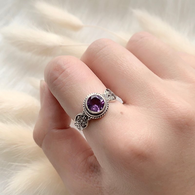 紫水晶925純銀愛心典雅設計戒指 尼泊爾手工銀飾 - 戒指 - 寶石 銀色