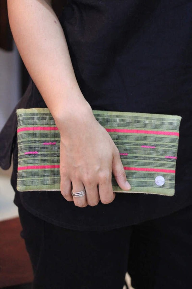 Jewelry pouch/wallet/clutch bag in Thai hill tribe green cotton fabric and hemp beige lining (JP0006) - กระเป๋าคลัทช์ - ผ้าไหม 