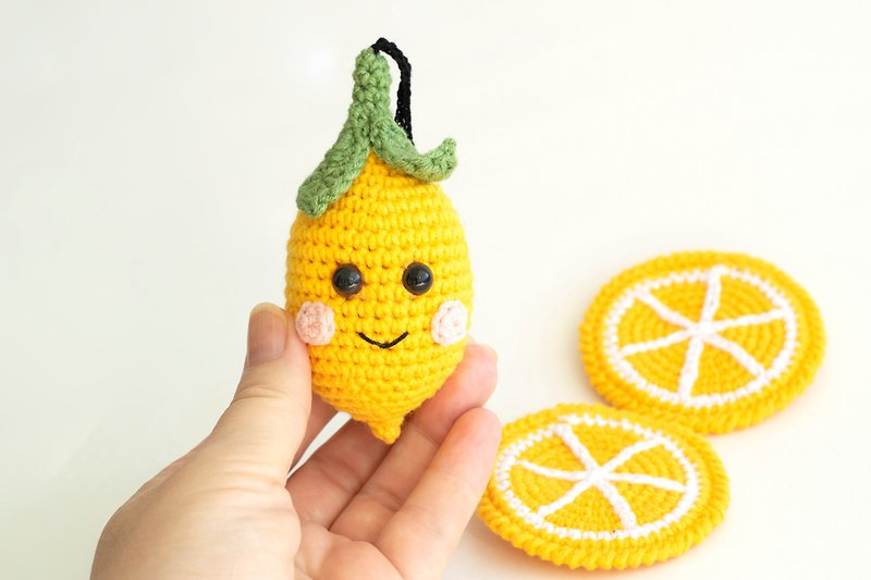 Crochet lemon car accessories, rear view mirror charm, pendant, 平安車掛, 针织玩具 汽車用品 - 吊飾 - 棉．麻 黃色