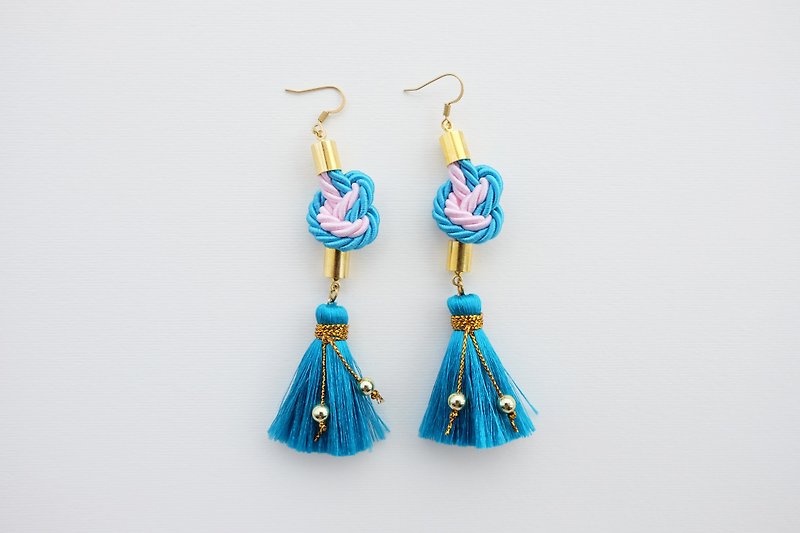 Candy blue and blush pink heart knotted rope with tassel earrings - ต่างหู - วัสดุอื่นๆ สีน้ำเงิน