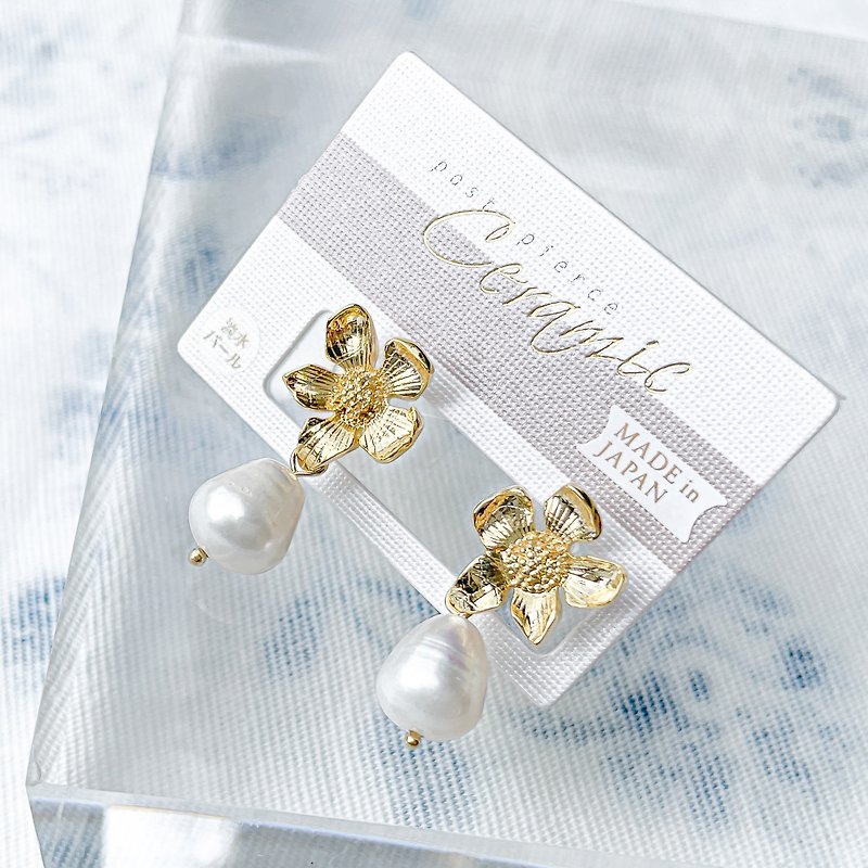 Freshwater pearl series- Socialite wear on gentle hat /ceramics post pierce - ต่างหู - ไข่มุก ขาว