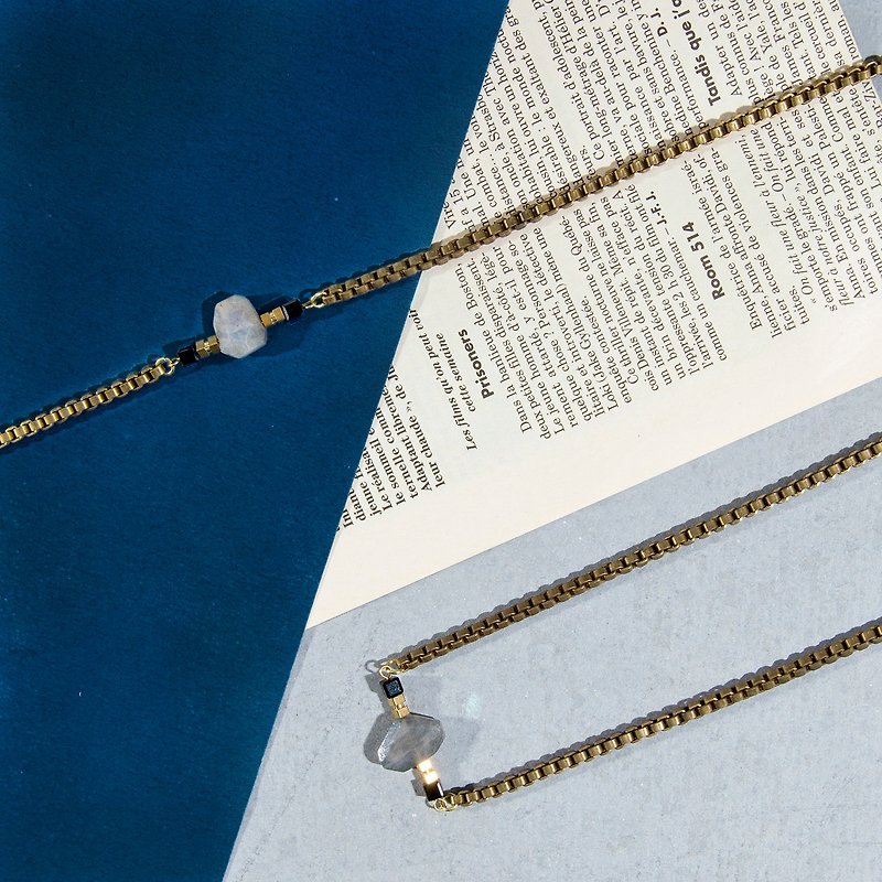 Glim of Grey || Spectral Stone Brass Short Chain - Necklaces - Gemstone Gold