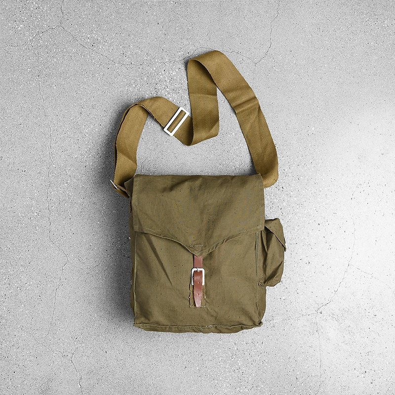 Soviet canvas shoulder bag - Messenger Bags & Sling Bags - Cotton & Hemp Green