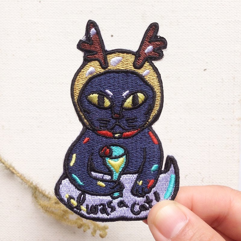 [DIY] Elk black embroidered piece - Other - Thread Gold