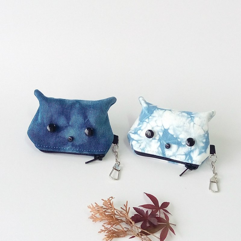 Calm cat coin purse handmade blue dyed plant dyed key ring headphone bag coin purse original and unique - Coin Purses - Cotton & Hemp Blue