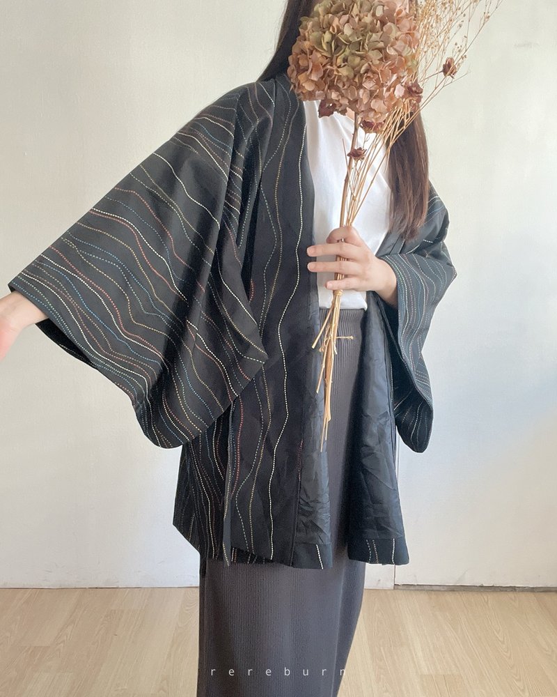 日本製和風印花黑色古著羽織道中著和服外套 - 女大衣/外套 - 聚酯纖維 黑色