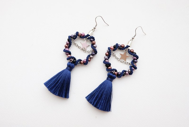 Navy blue circular earrings with tassel and star - 耳環/耳夾 - 其他材質 藍色