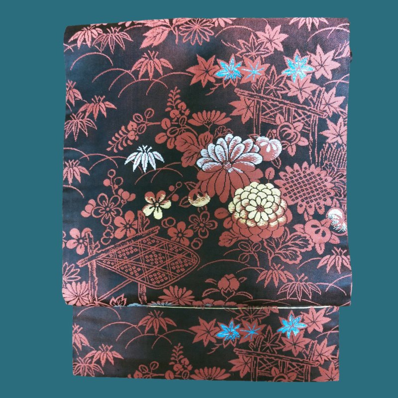 Antique Nagoya obi with chrysanthemum, autumn leaves, and peony patterns - อื่นๆ - ผ้าไหม สีดำ