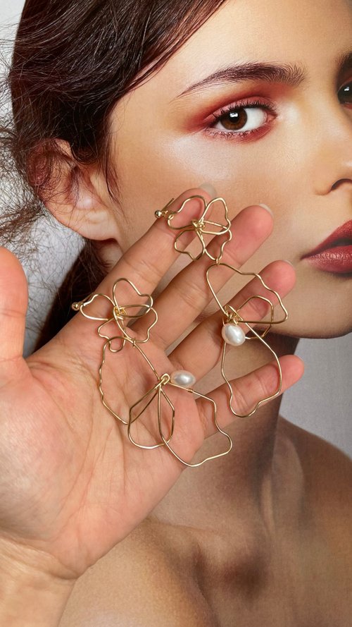 Swhisper Jewellery 耳語 自家設計時尚金屬光澤大花耳環手工編織